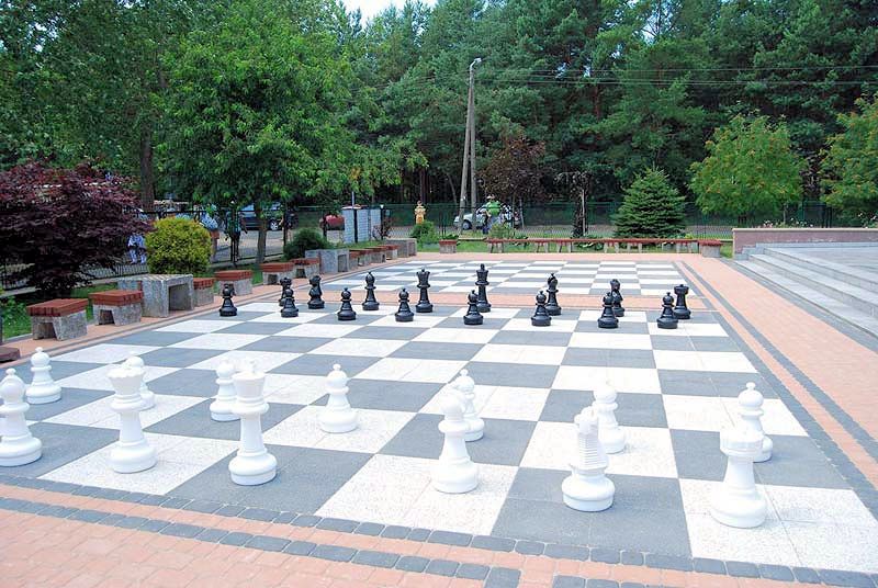 Orodek Wypoczynkowy BRYZA - teren rekreacyjny - szachy na powietrzu