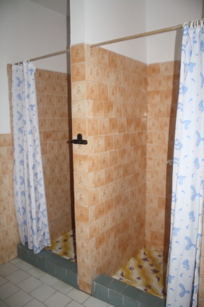 Dom Wczasowy HANKA - wzy sanitarne na korytarzu - natryski