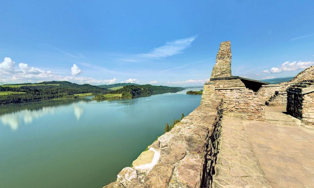 Krocienko n/Dunajcem - zamek w Czorsztynie - widok jeziora