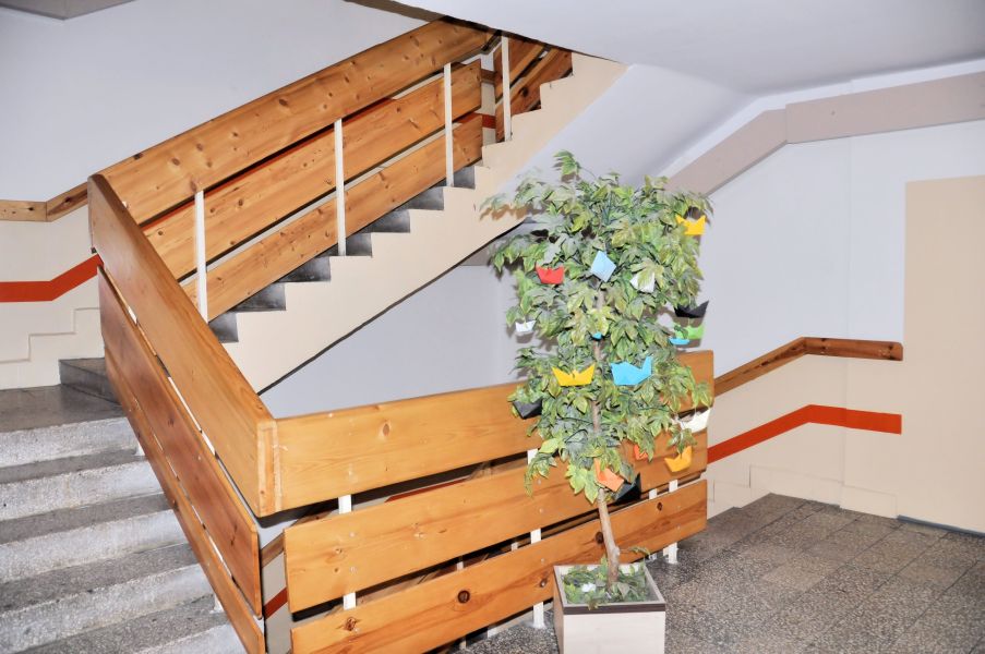 Orodek Wczasowy HUTNIK - budynek - schody