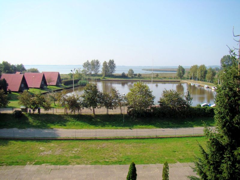 Orodek Wypoczynkowy GRD PIASTW - widok z orodka na jezioro Resko Przymorskie