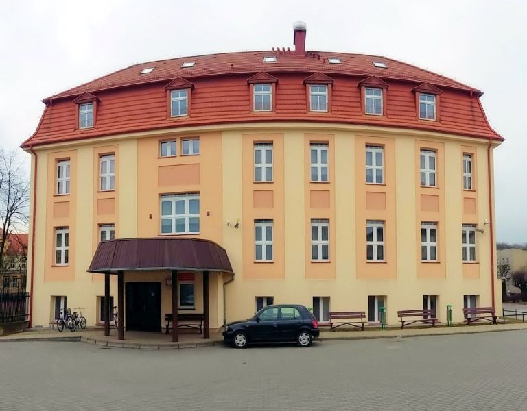 Powiatowa Bursa Szkolna - budynek - widok od frontu