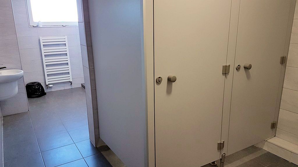 Internat Technikum Lenego - wzy sanitarne na korytarzu