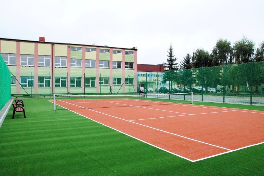 Czuchw - obiekty sportowe w kompleksie Powiatowej Bursy Szkolnej