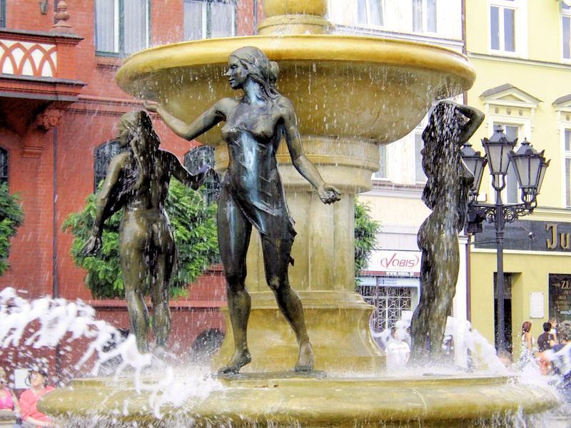 Chojnice - fontanna na rynku 