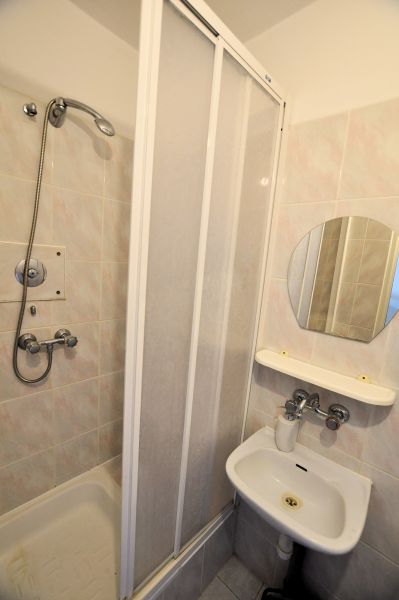 OW STA - budynek - przykadowy pokj - azienka